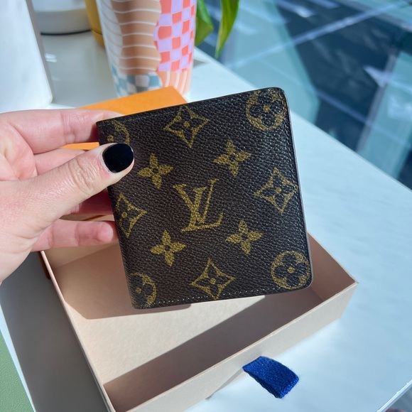Louis Vuitton bifold wallet - Picture 1 of 7